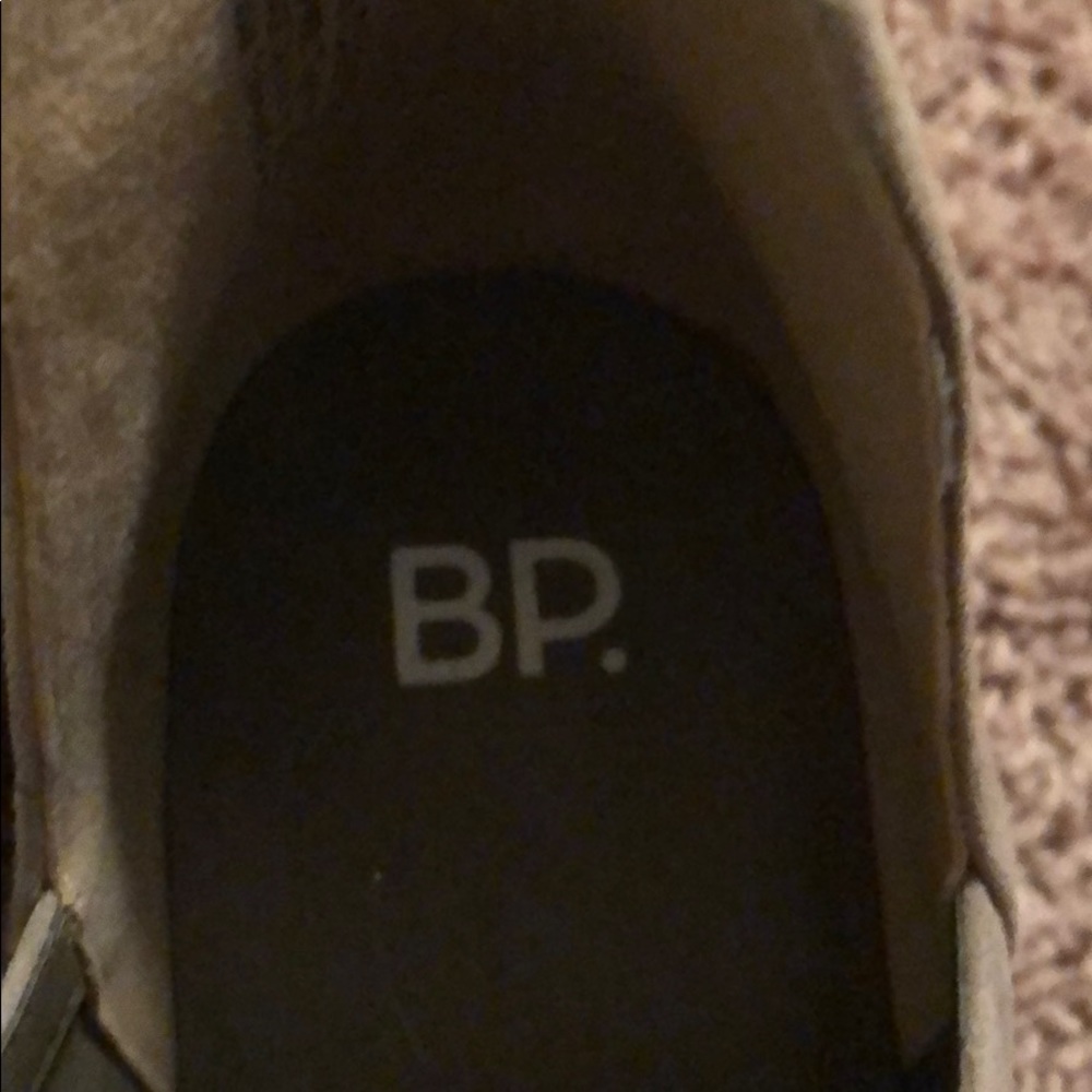 Shoes - Picture 4 of 4